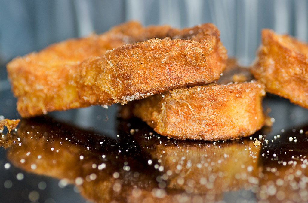 torrijas, postre típico de Andalucía en Semana Santa
