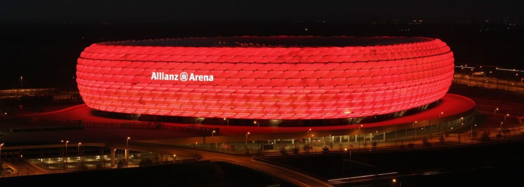 El estadio de fútbol del FC Bayern Munich :Allianz Arena