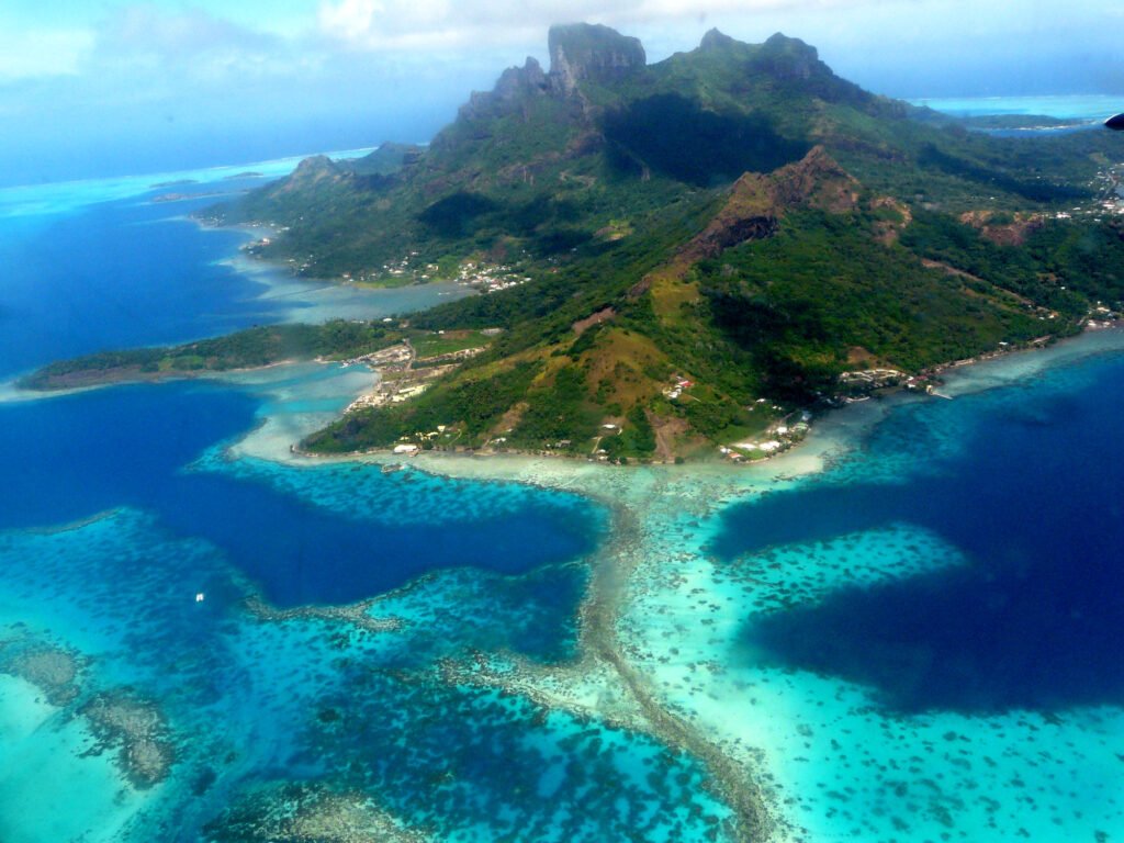 La isla de Bora Bora en la Polinesia francesa.