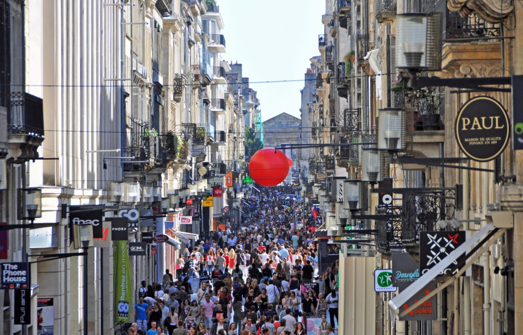 La Rue Sainte-Catherine: La calle comercial más larga de Europa en Burdeos, Francia