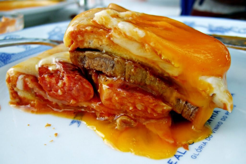 Francesinha de Oporto, plato típico de Portugal