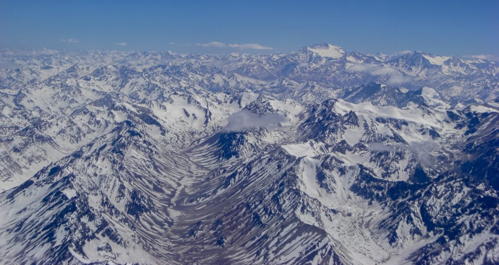La cordillera nevada de los Andes.