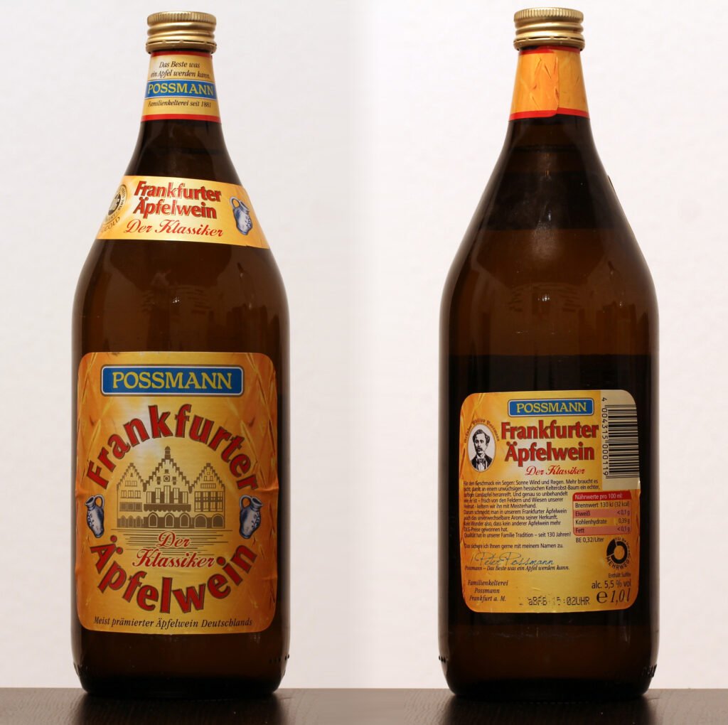 Dos botellas de apfelwein (vino de manzana) típico de Frankfurt