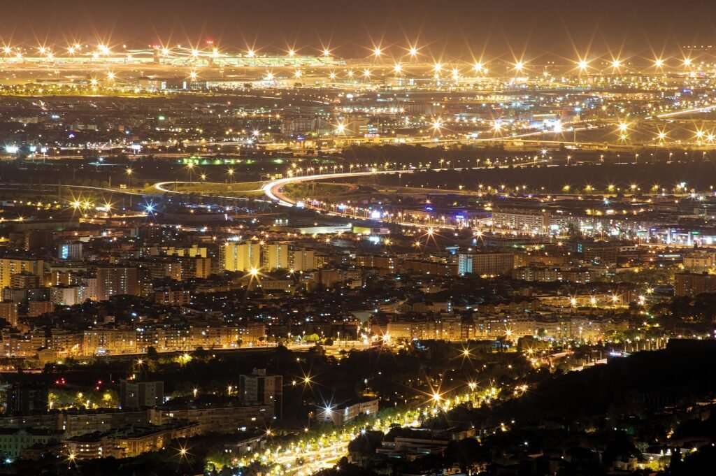 Vista panorámica de Barcelona de noche