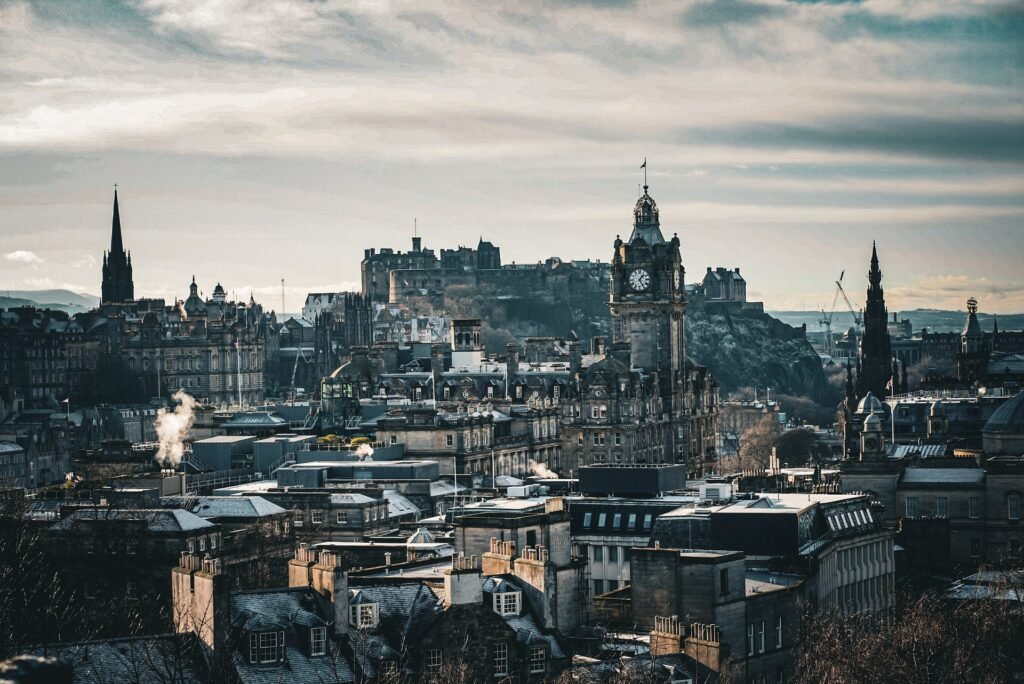Foto de una ciudad de Escocia: Descubre todo sobre la tierra de los highlanders
