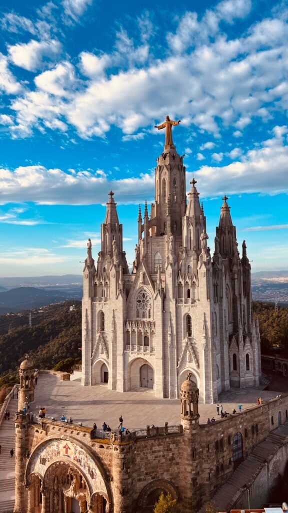 Vista de la iglesia de Tibidabo.