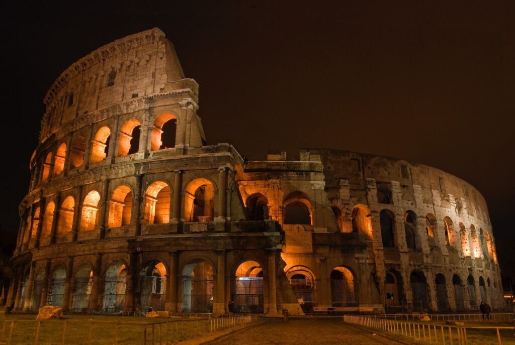 El Coliseo Romano, Italia una de las 7 maravillas del mundo nuevo.