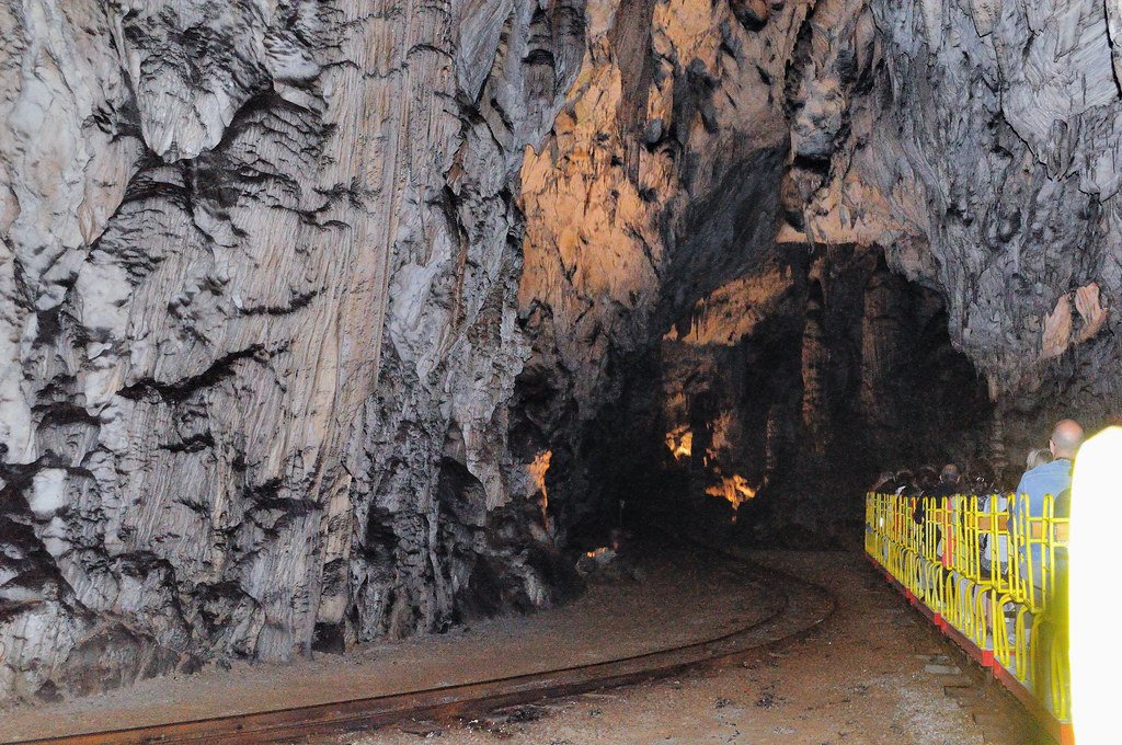 El tren subterráneo de las cuevas de Postojna
