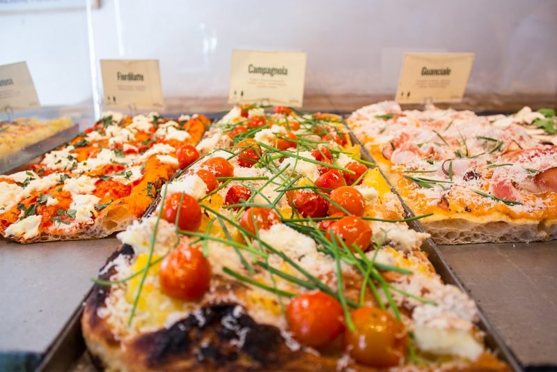 Pizza al taglio, típica comida de Roma