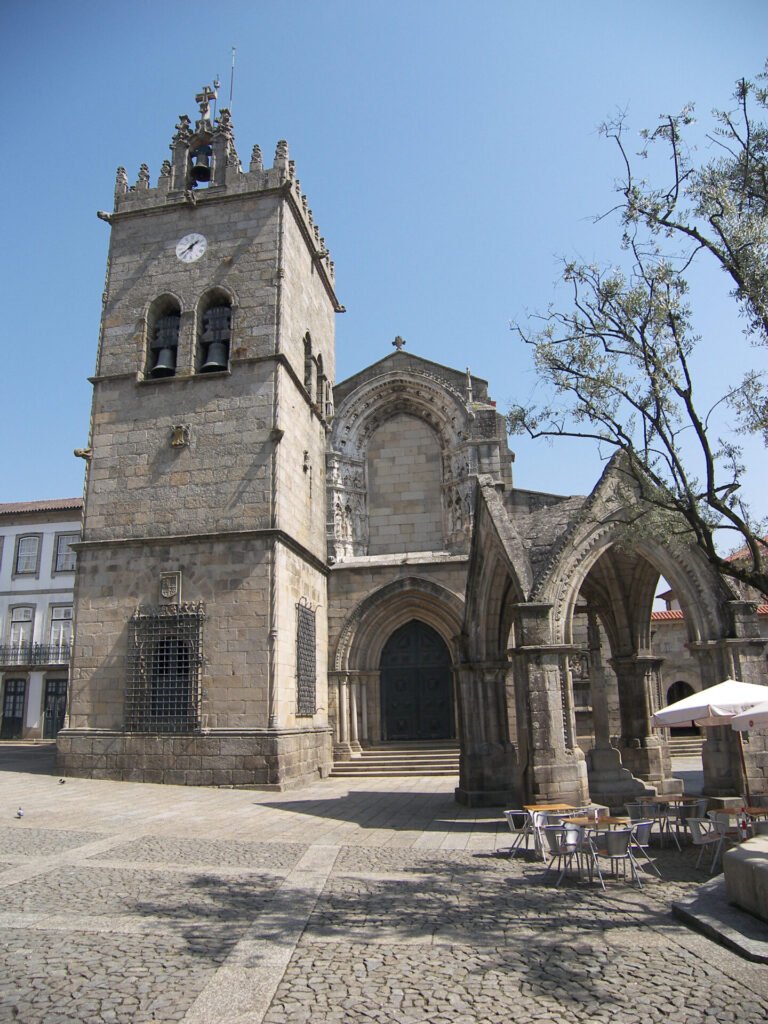 La Iglesia de Nossa Senhora da Oliveira en Guimaraes