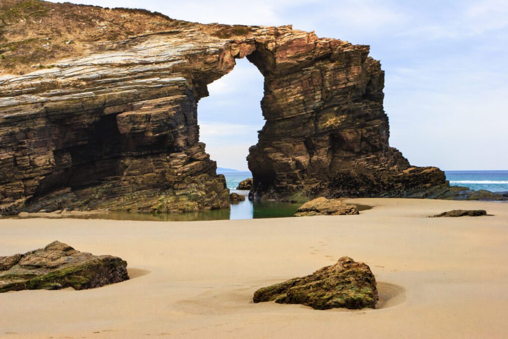 Playa de As Catedrais cerca de Foz