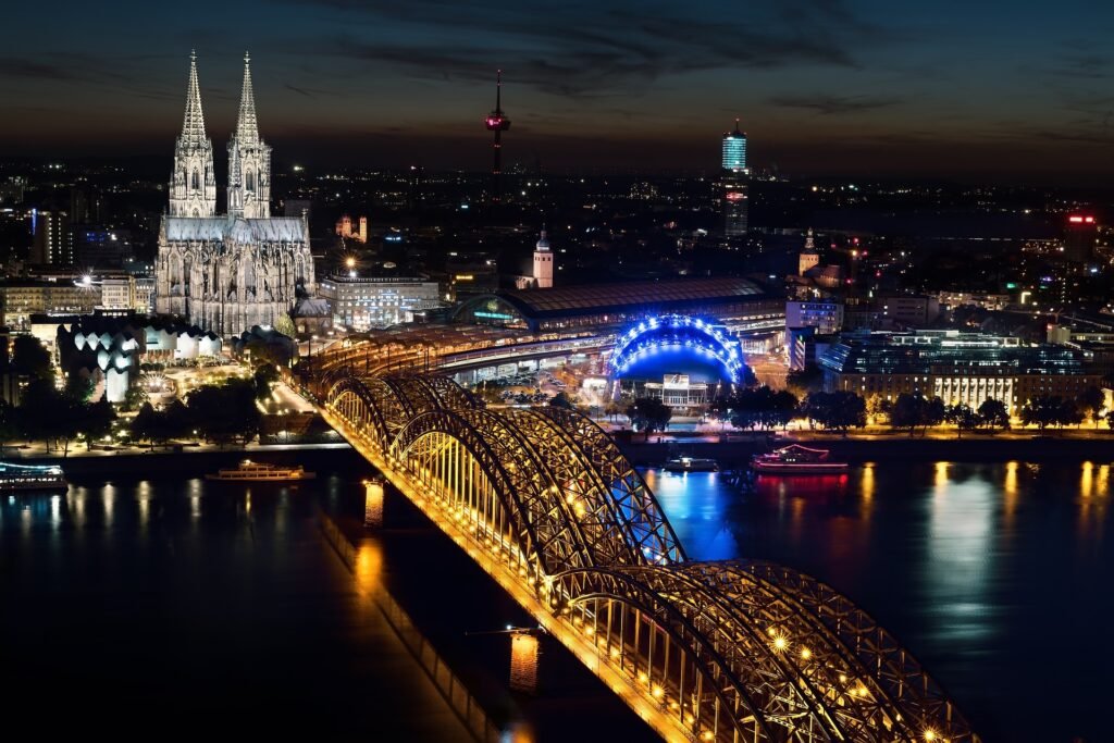 La catedral de Colonia junto al río