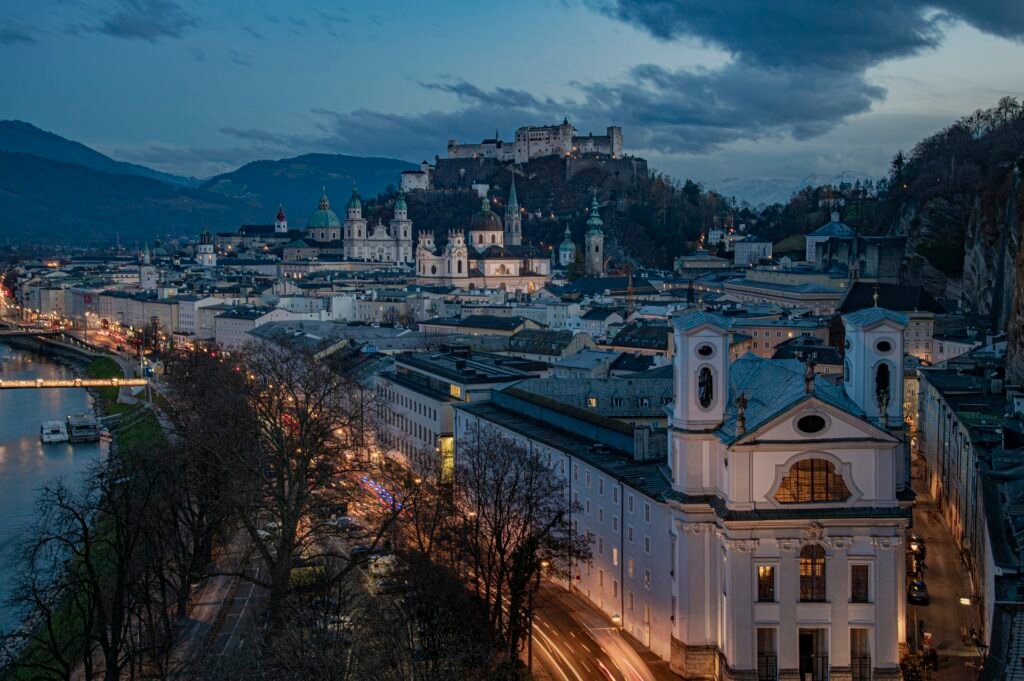 La ciudad de Salzburgo junto al río Salzach