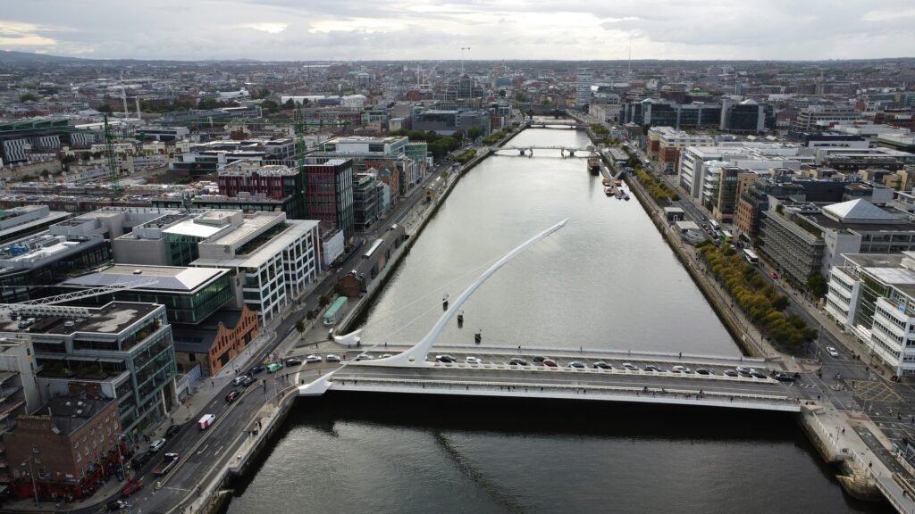 Dublín junto al río Liffey