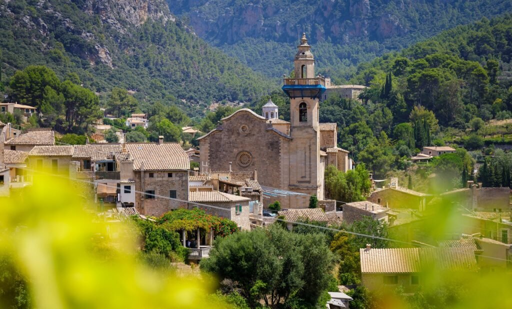 La iglesia de Sant Bartomeu en Valldemossa, Mallorca