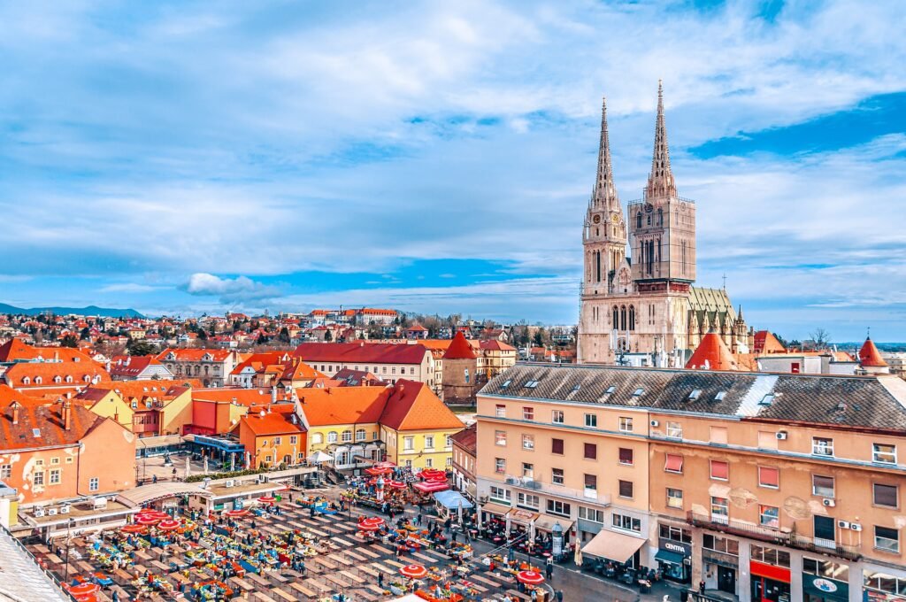 La ciudad de Zagreb junto a su catedral
