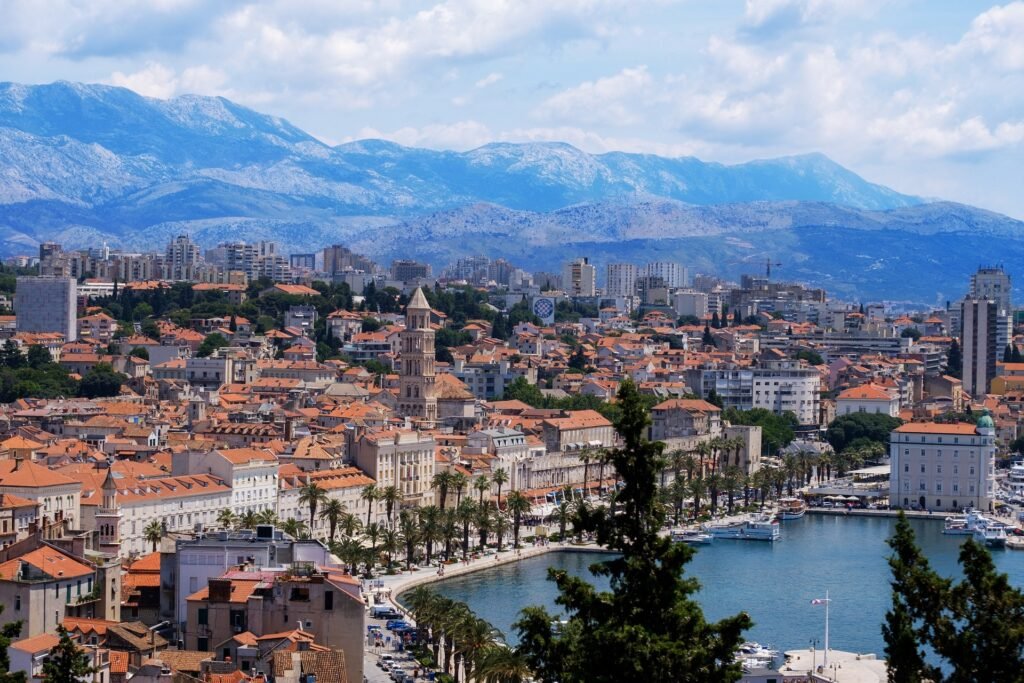 La ciudad de Split junto al mar, Croacia