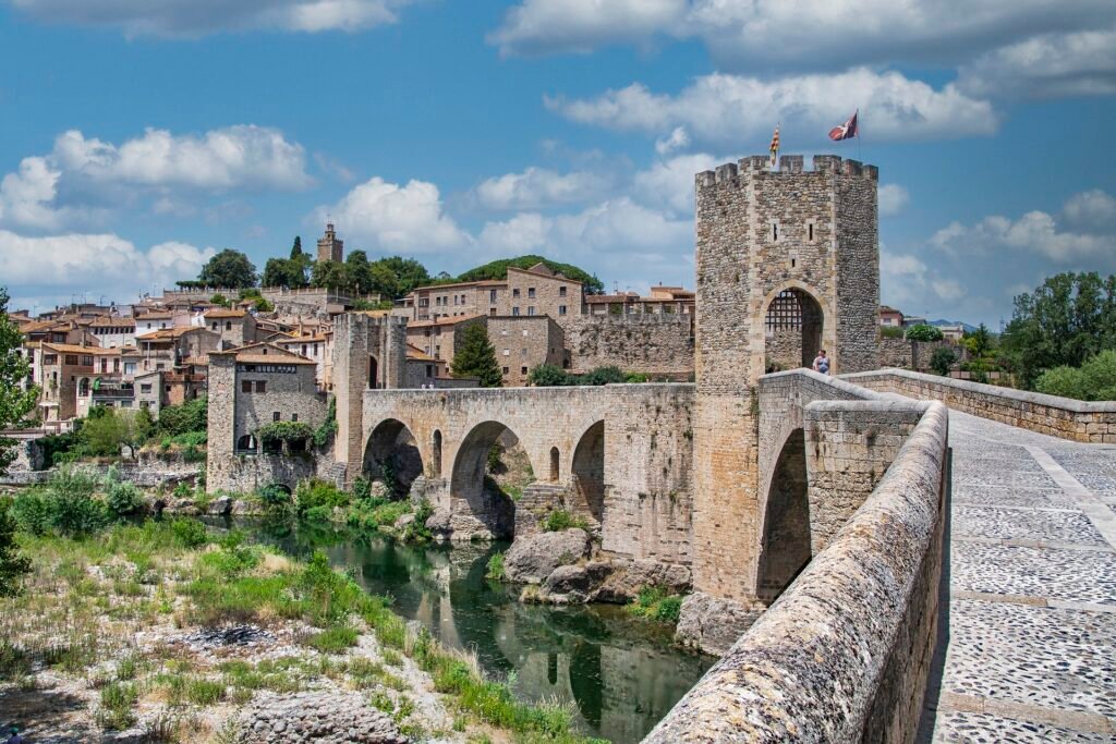 El puente fortificado de Besalú, Girona